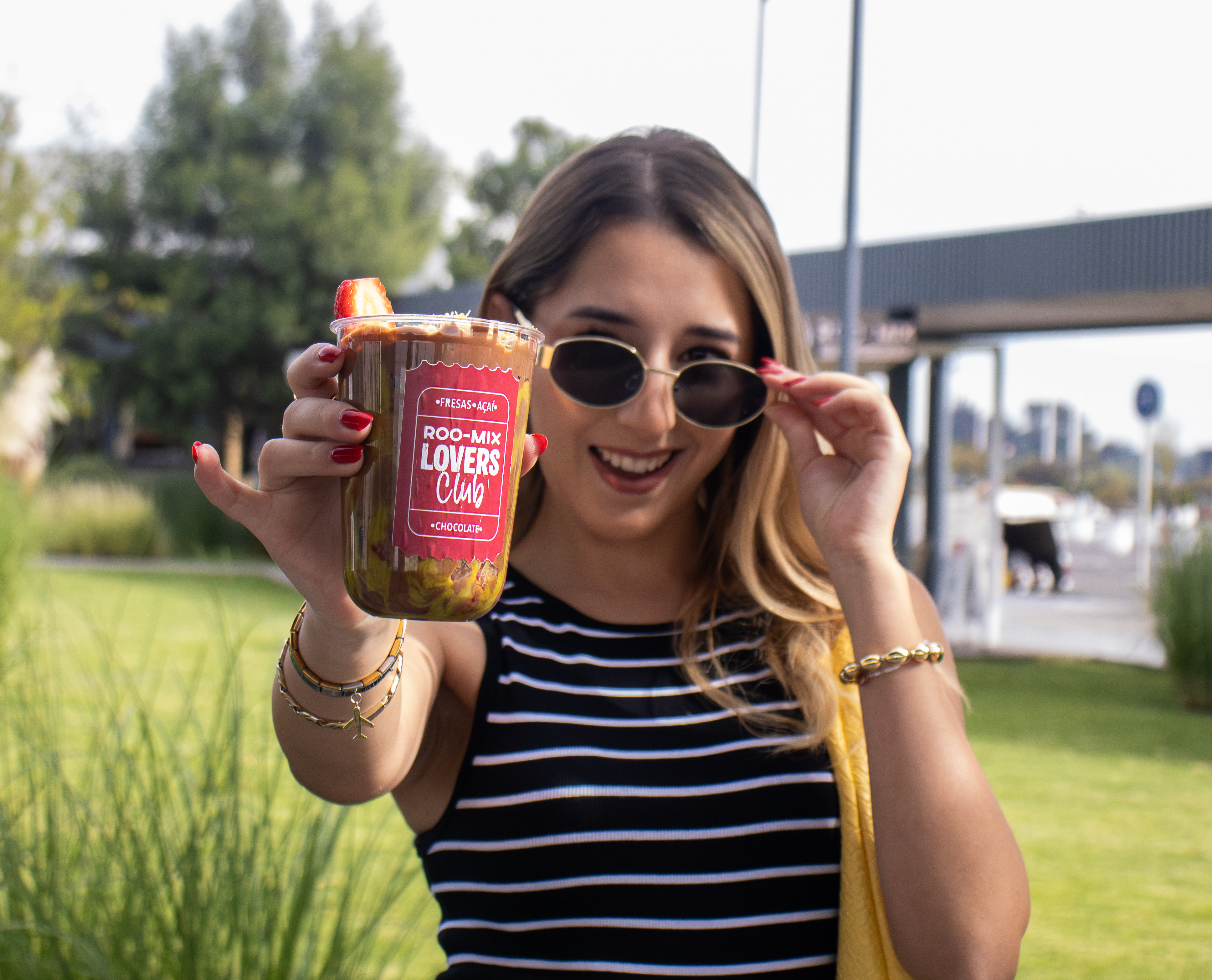 Equipo Roo-Mix y nuestra esencia: fresas, açaí y chocolate